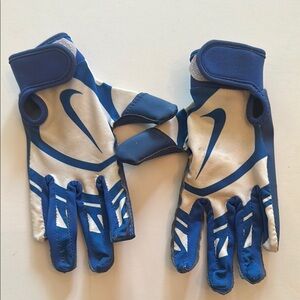 XS Nike Dynamic Blue and White batting Gloves, toddler t ball